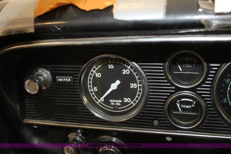 image for item E4232 1979 Ford F700 firetruck