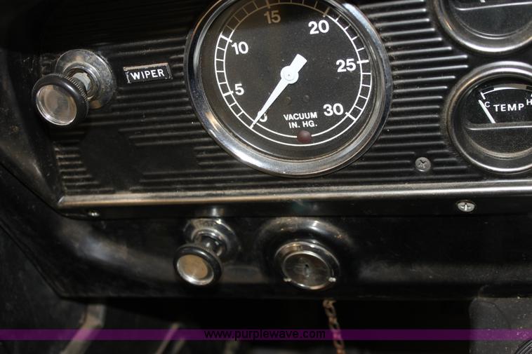 image for item E4232 1979 Ford F700 firetruck