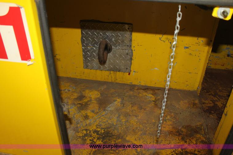 image for item E4232 1979 Ford F700 firetruck