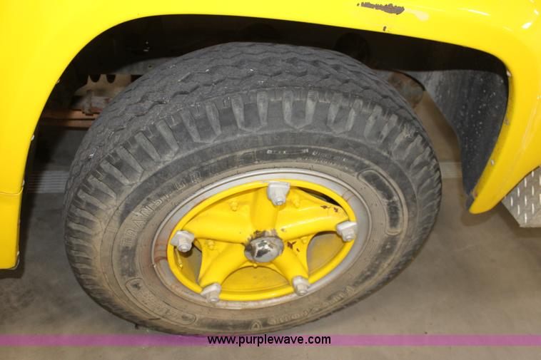 image for item E4232 1979 Ford F700 firetruck