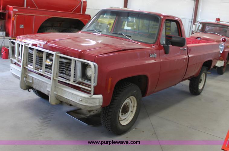 image for item E4233 1973 Chevrolet 2500 pickup truck