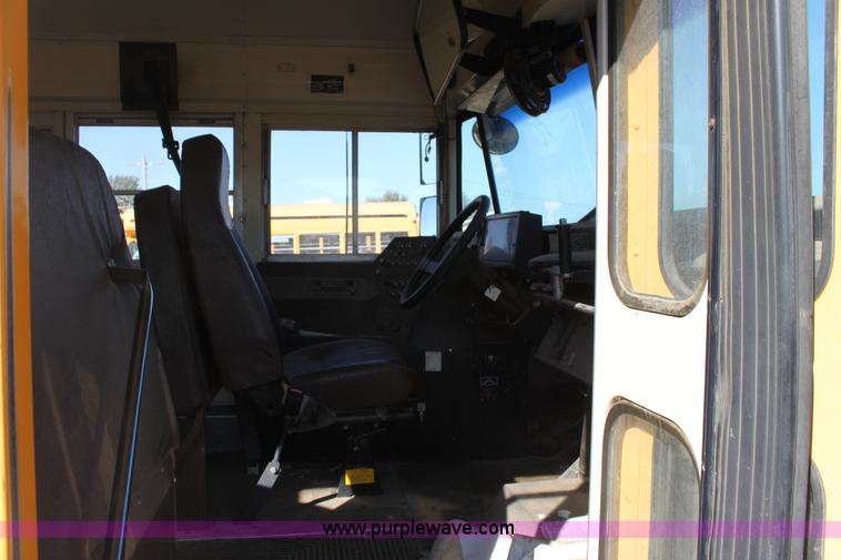 image for item E4235 1995 Chevrolet B7 Bluebird school bus