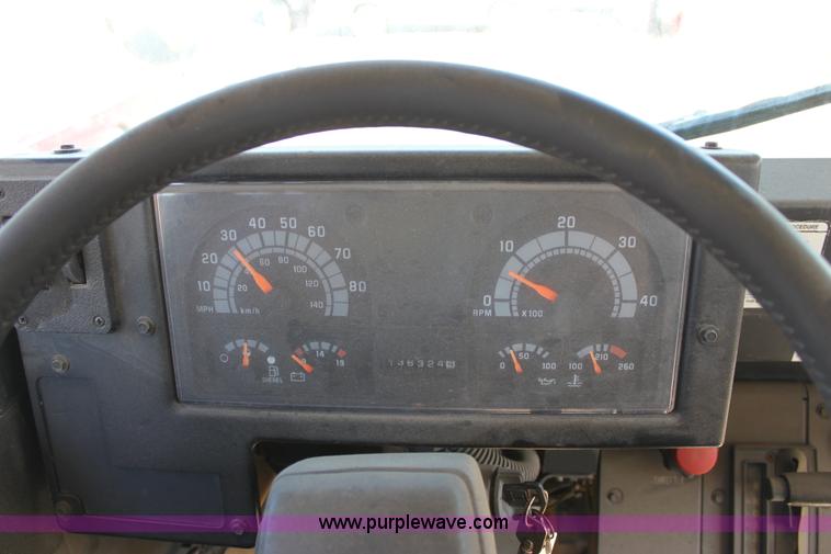 image for item E4235 1995 Chevrolet B7 Bluebird school bus