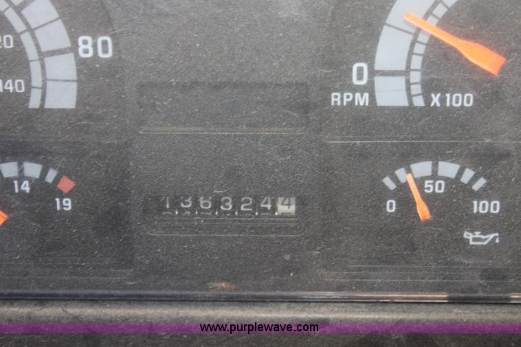 image for item E4235 1995 Chevrolet B7 Bluebird school bus