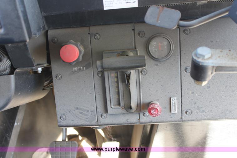 image for item E4235 1995 Chevrolet B7 Bluebird school bus
