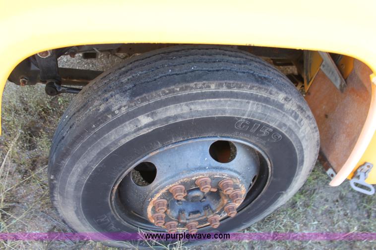 image for item E4235 1995 Chevrolet B7 Bluebird school bus