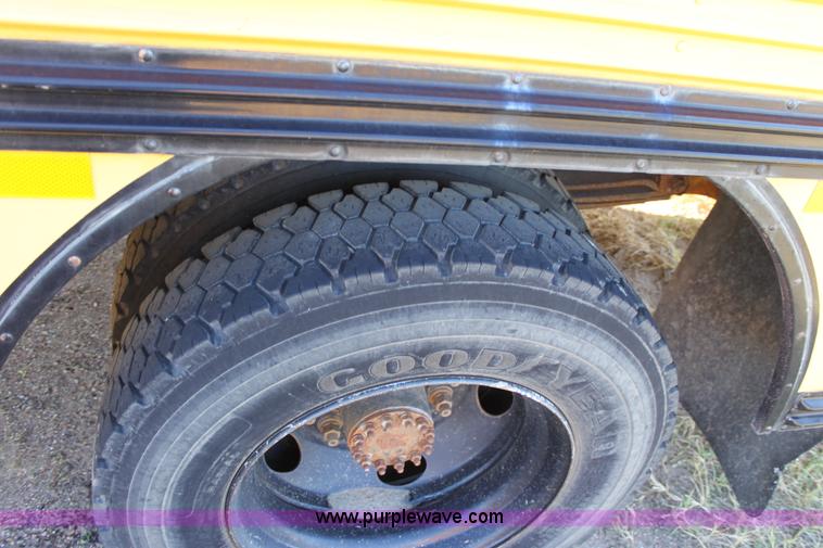 image for item E4235 1995 Chevrolet B7 Bluebird school bus
