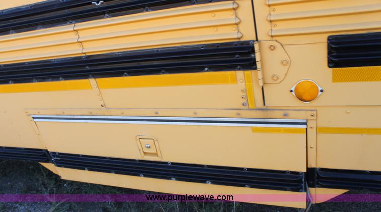 image for item E4235 1995 Chevrolet B7 Bluebird school bus