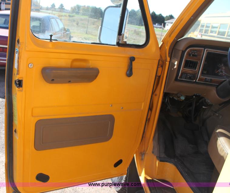 image for item E4236 1991 Ford E350 Collins school bus