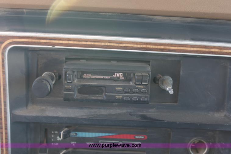 image for item E4236 1991 Ford E350 Collins school bus