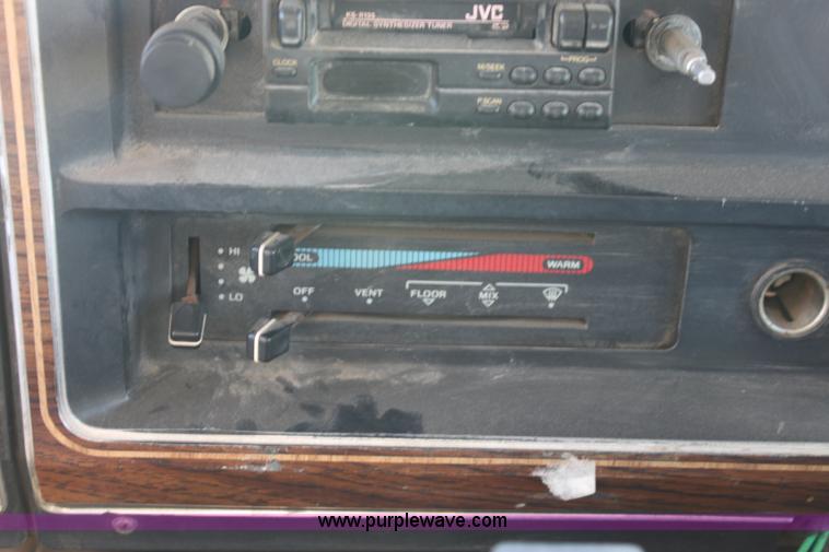 image for item E4236 1991 Ford E350 Collins school bus