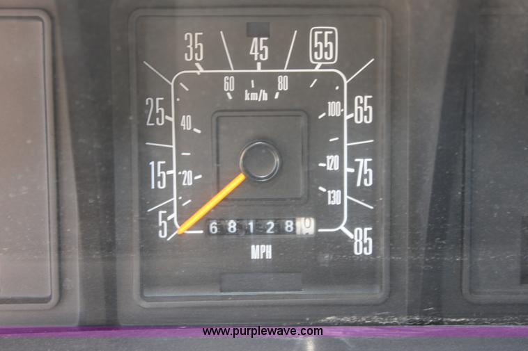 image for item E4236 1991 Ford E350 Collins school bus