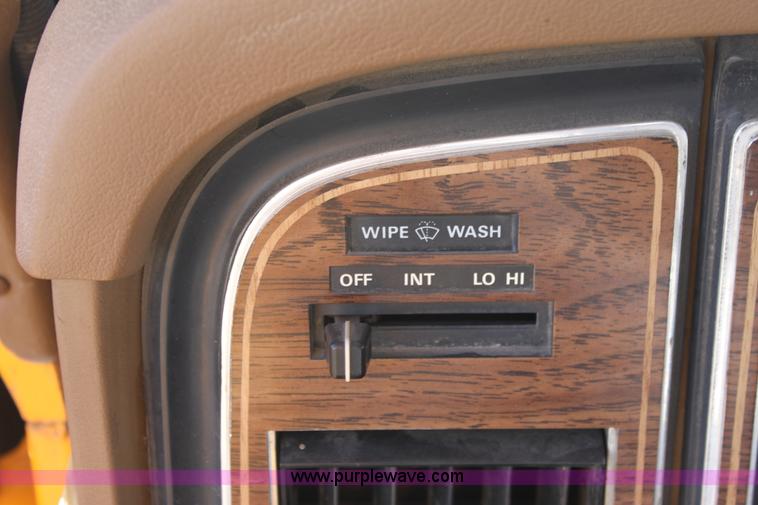 image for item E4236 1991 Ford E350 Collins school bus