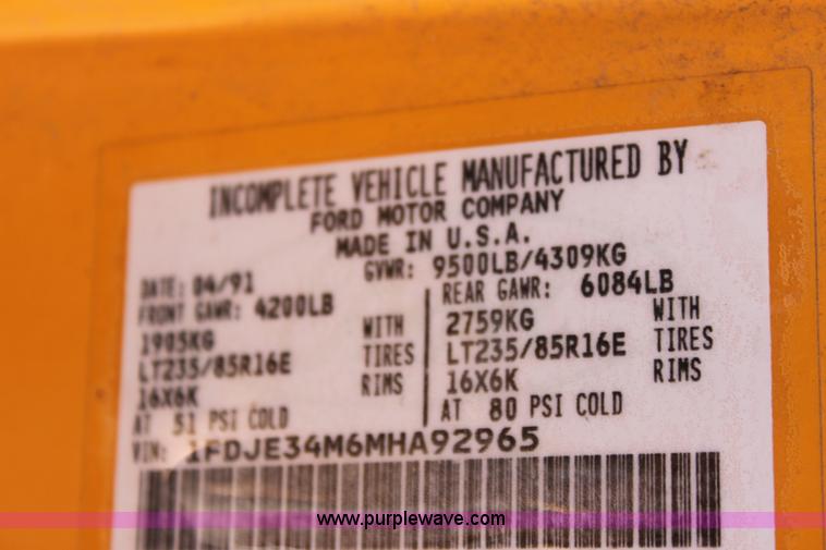 image for item E4236 1991 Ford E350 Collins school bus