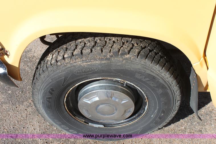 image for item E4236 1991 Ford E350 Collins school bus