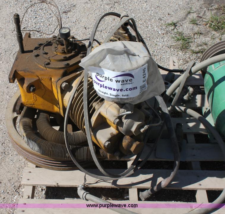 image for item E4245 Dresser Series 600 air compressor