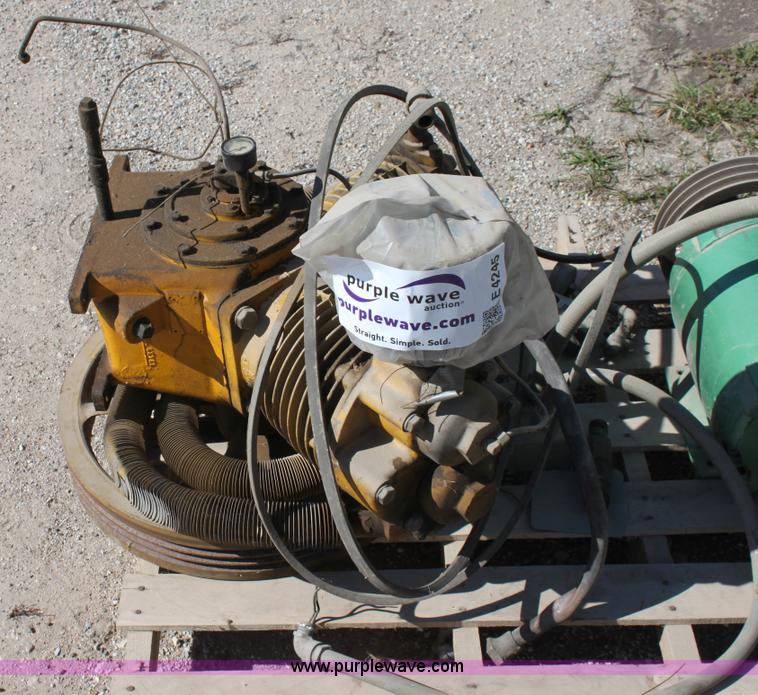 image for item E4245 Dresser Series 600 air compressor