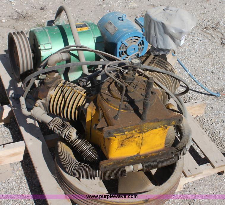 image for item E4245 Dresser Series 600 air compressor