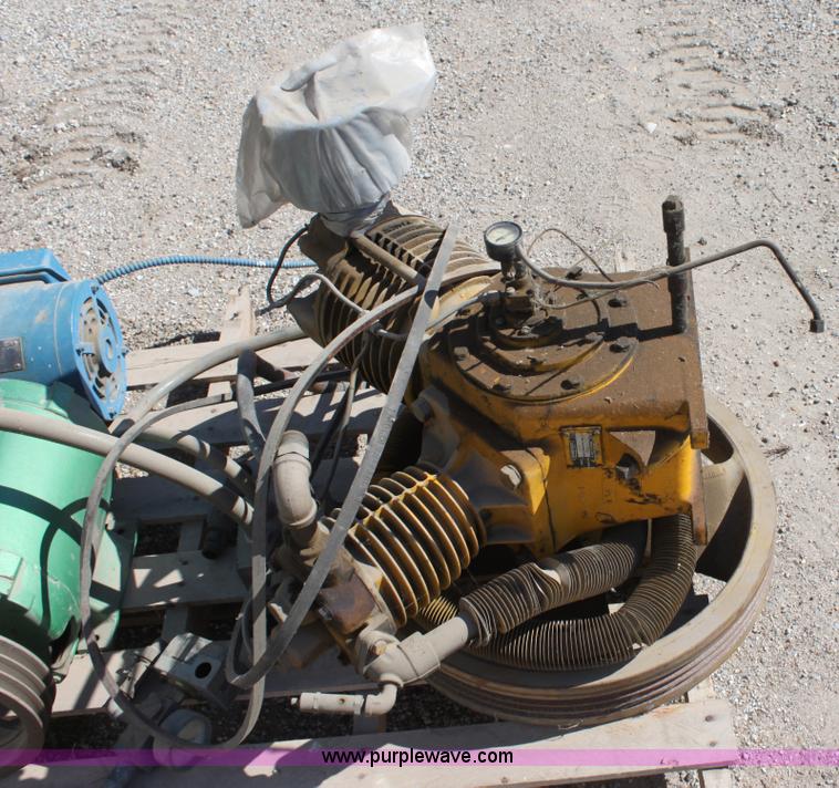 image for item E4245 Dresser Series 600 air compressor