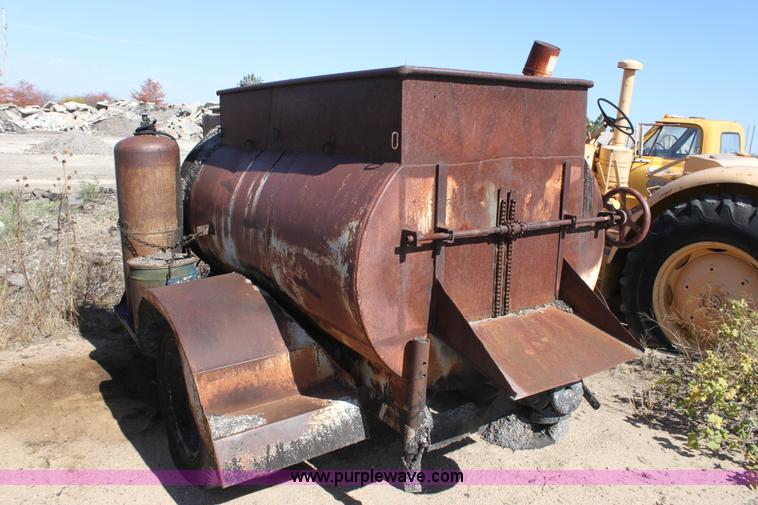 image for item E4248 Asphalt tack oil trailer