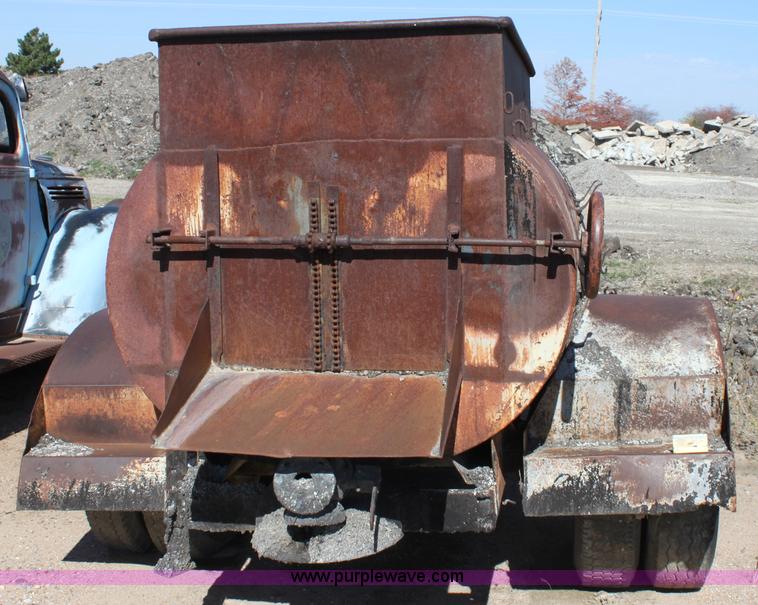 image for item E4248 Asphalt tack oil trailer