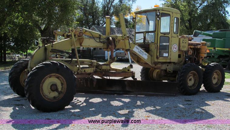 image for item E5577 Huber Warco 10D motor grader