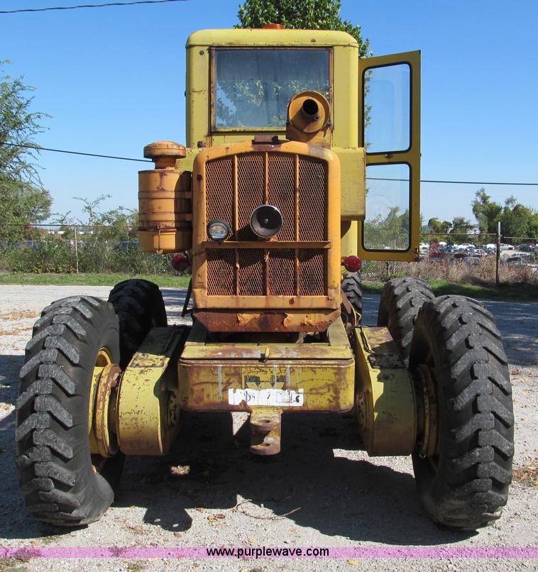 image for item E5577 Huber Warco 10D motor grader