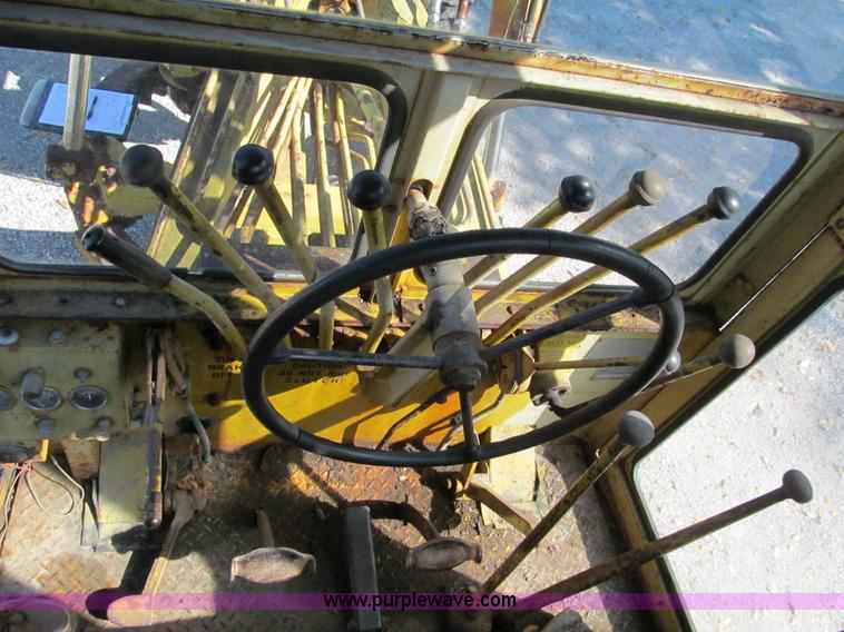 image for item E5577 Huber Warco 10D motor grader