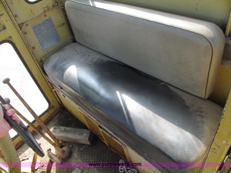 image for item E5577 Huber Warco 10D motor grader