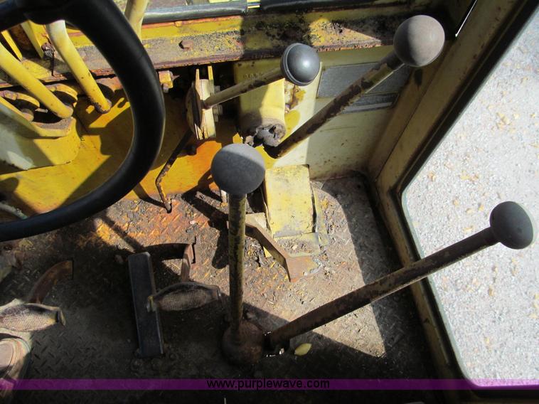 image for item E5577 Huber Warco 10D motor grader