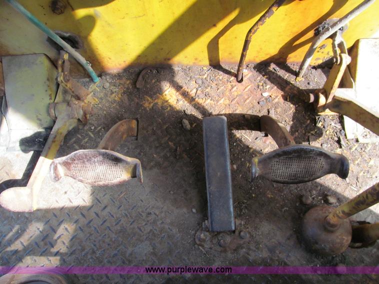 image for item E5577 Huber Warco 10D motor grader