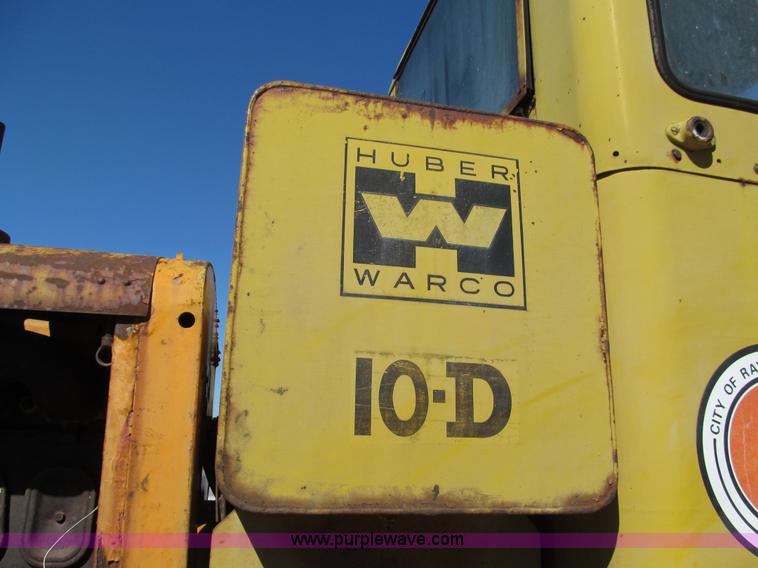 image for item E5577 Huber Warco 10D motor grader