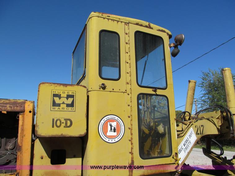 image for item E5577 Huber Warco 10D motor grader