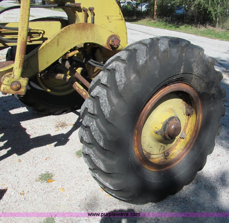 image for item E5577 Huber Warco 10D motor grader