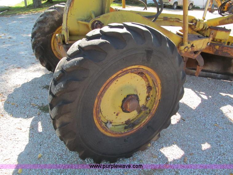 image for item E5577 Huber Warco 10D motor grader
