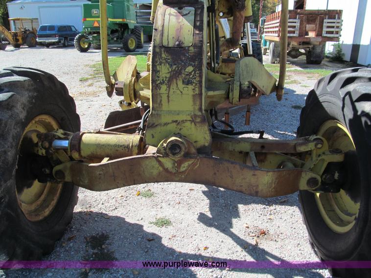 image for item E5577 Huber Warco 10D motor grader