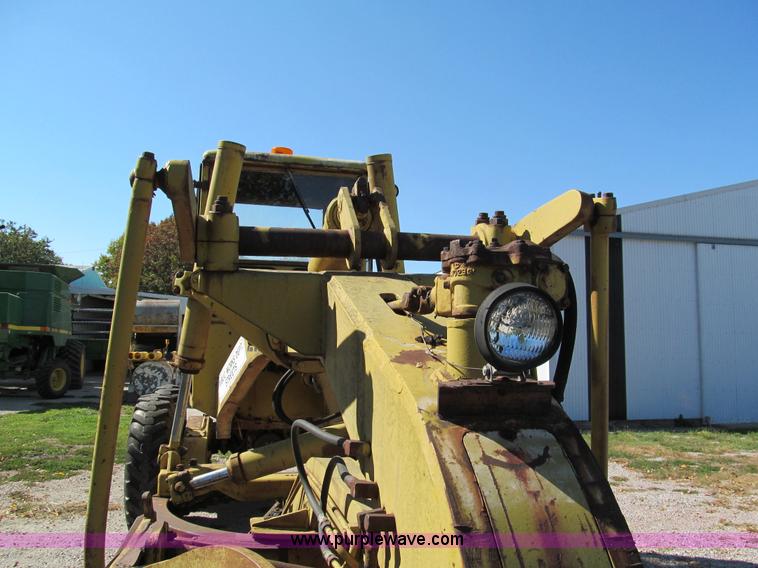 image for item E5577 Huber Warco 10D motor grader