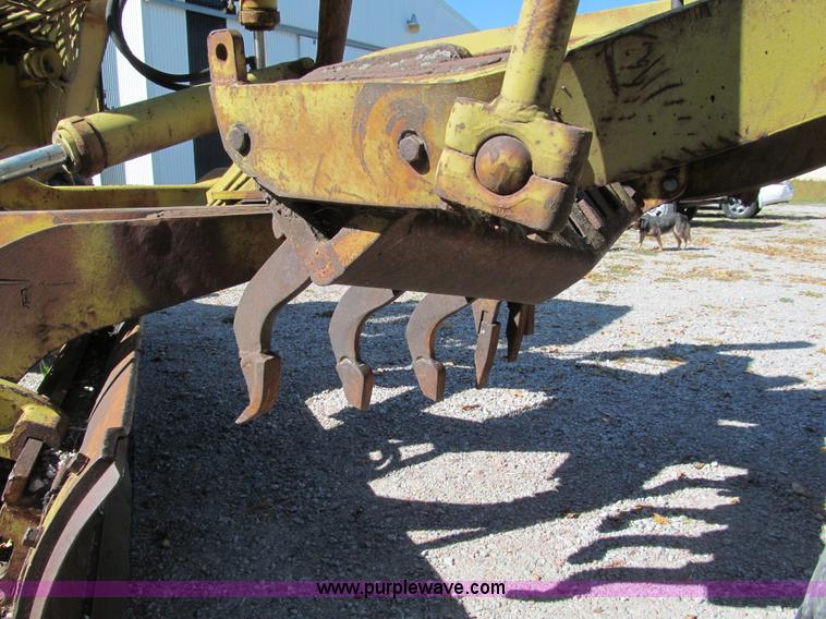 image for item E5577 Huber Warco 10D motor grader