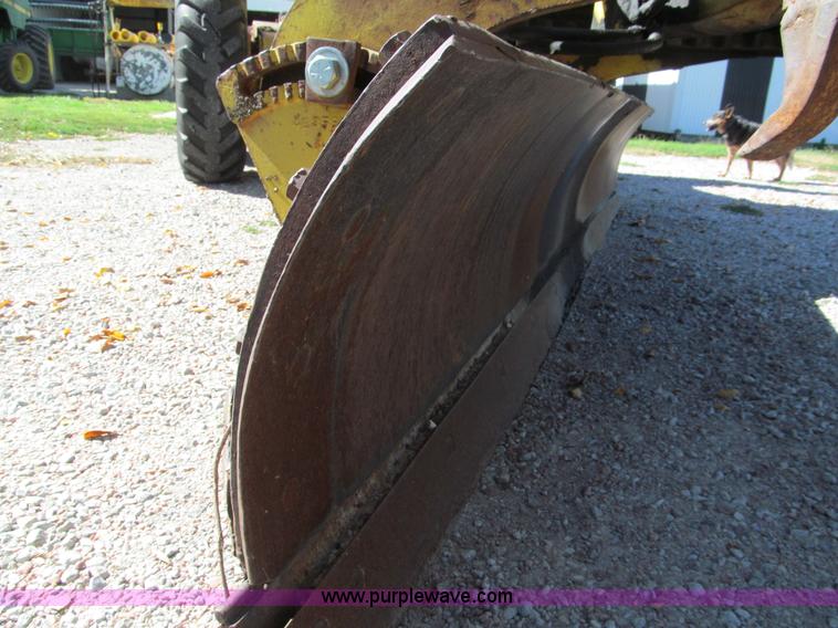 image for item E5577 Huber Warco 10D motor grader