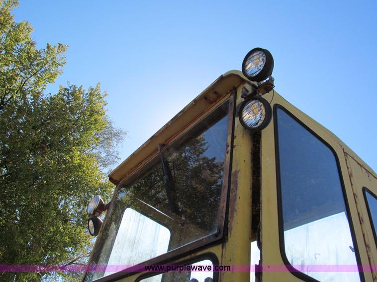 image for item E5577 Huber Warco 10D motor grader