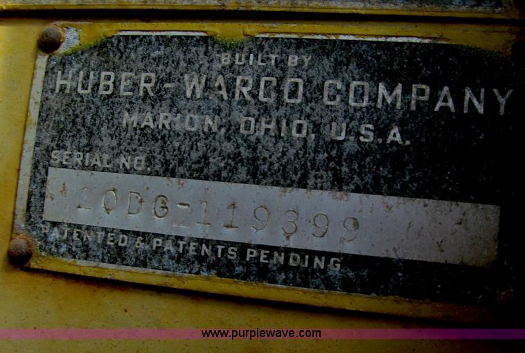 image for item E5577 Huber Warco 10D motor grader