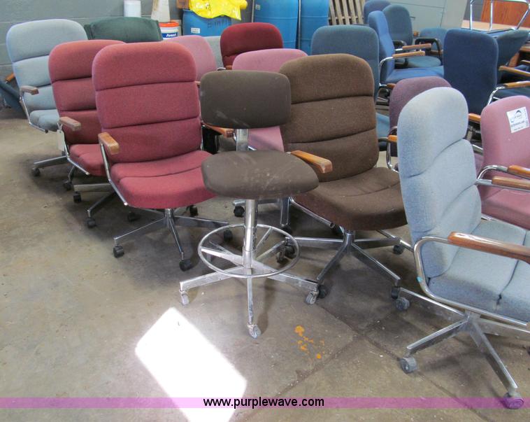 image for item E5615 Approximately 90 assorted office chairs