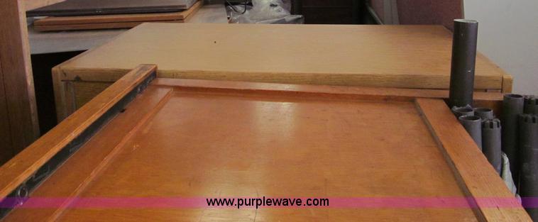 image for item E5620 Assorted office supplies