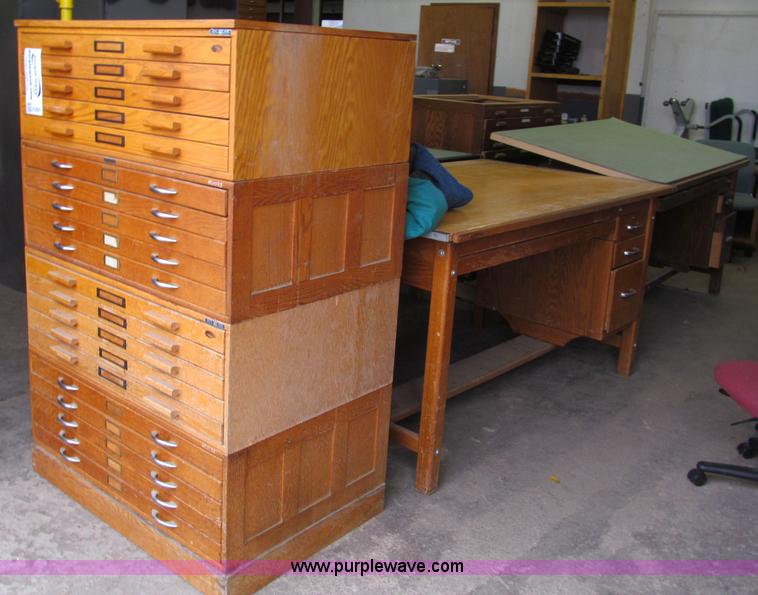 image for item E5621 Assorted office supplies