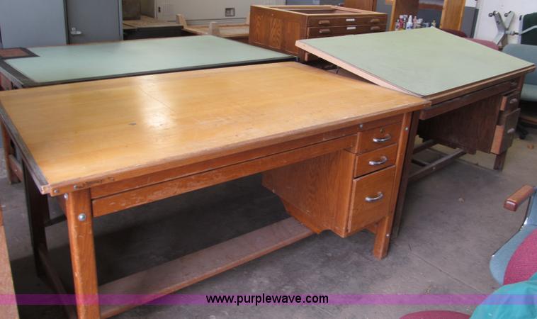 image for item E5621 Assorted office supplies