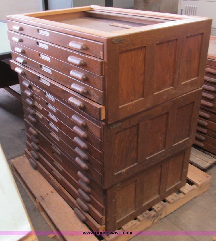 image for item E5621 Assorted office supplies