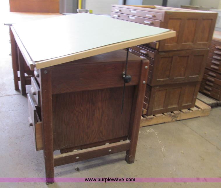 image for item E5621 Assorted office supplies