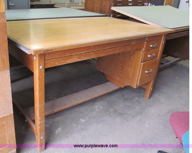 image for item E5621 Assorted office supplies