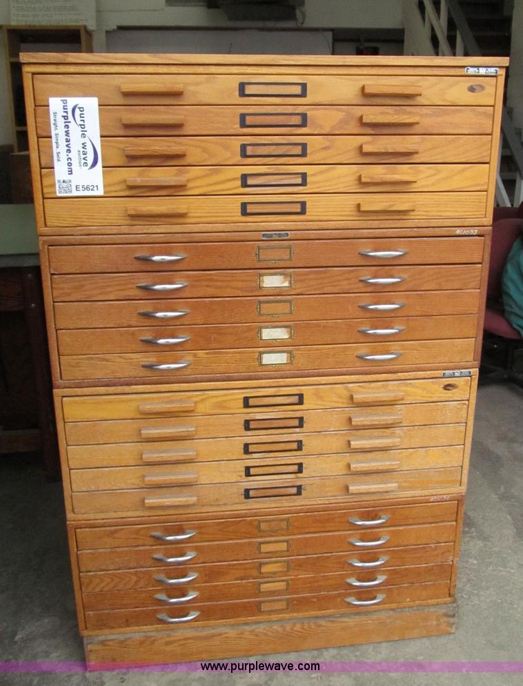 image for item E5621 Assorted office supplies