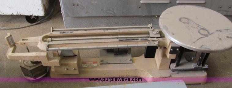 image for item E5622 (3) Precision scales with computer weights